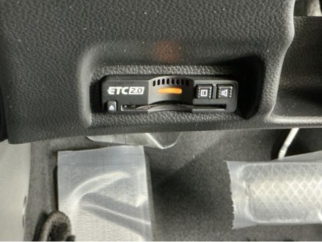 ヴェゼル ｅ：ＨＥＶＰＬａＹ　ナビ　Ｒカメラ　ブルートゥース　フルセグ　衝突被害軽減ブレーキ　カーテンエアバッグ　盗難防止装置　アイドルストップ　Ｐセンサー　ＡＢＳ　ＥＳＣ　フルオートエアコン　シートヒータ　エアバッグ　Ａライト（14枚目）