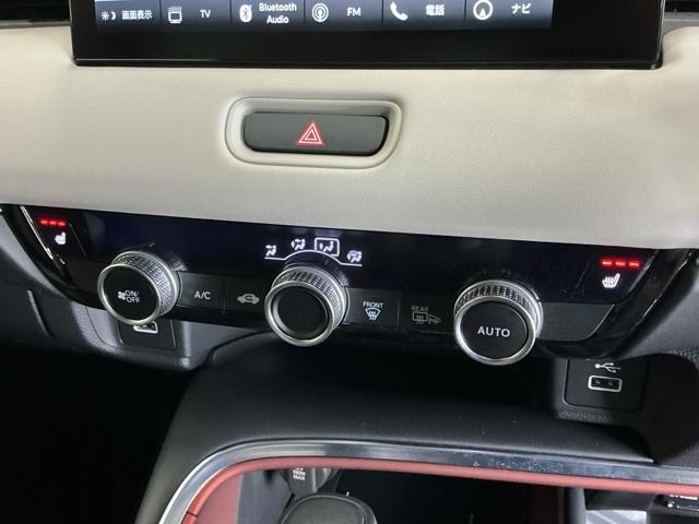 ヴェゼル ｅ：ＨＥＶＰＬａＹ　ナビ　Ｒカメラ　ブルートゥース　フルセグ　衝突被害軽減ブレーキ　カーテンエアバッグ　盗難防止装置　アイドルストップ　Ｐセンサー　ＡＢＳ　ＥＳＣ　フルオートエアコン　シートヒータ　エアバッグ　Ａライト（15枚目）