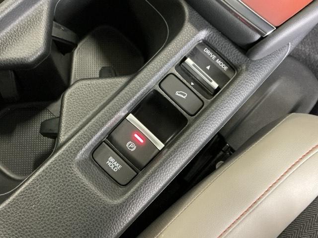 ヴェゼル ｅ：ＨＥＶＰＬａＹ　ナビ　Ｒカメラ　ブルートゥース　フルセグ　衝突被害軽減ブレーキ　カーテンエアバッグ　盗難防止装置　アイドルストップ　Ｐセンサー　ＡＢＳ　ＥＳＣ　フルオートエアコン　シートヒータ　エアバッグ　Ａライト（17枚目）