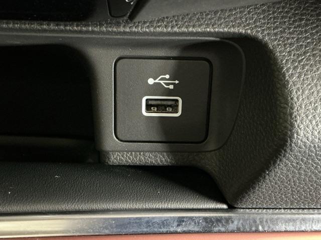 ヴェゼル ｅ：ＨＥＶＰＬａＹ　ナビ　Ｒカメラ　ブルートゥース　フルセグ　衝突被害軽減ブレーキ　カーテンエアバッグ　盗難防止装置　アイドルストップ　Ｐセンサー　ＡＢＳ　ＥＳＣ　フルオートエアコン　シートヒータ　エアバッグ　Ａライト（20枚目）