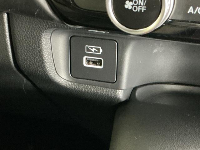 ヴェゼル ｅ：ＨＥＶＰＬａＹ　ナビ　Ｒカメラ　ブルートゥース　フルセグ　衝突被害軽減ブレーキ　カーテンエアバッグ　盗難防止装置　アイドルストップ　Ｐセンサー　ＡＢＳ　ＥＳＣ　フルオートエアコン　シートヒータ　エアバッグ　Ａライト（21枚目）