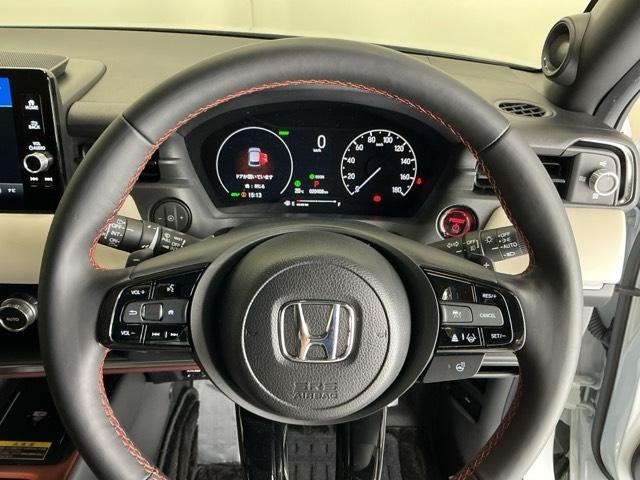 ヴェゼル ｅ：ＨＥＶＰＬａＹ　ナビ　Ｒカメラ　ブルートゥース　フルセグ　衝突被害軽減ブレーキ　カーテンエアバッグ　盗難防止装置　アイドルストップ　Ｐセンサー　ＡＢＳ　ＥＳＣ　フルオートエアコン　シートヒータ　エアバッグ　Ａライト（28枚目）