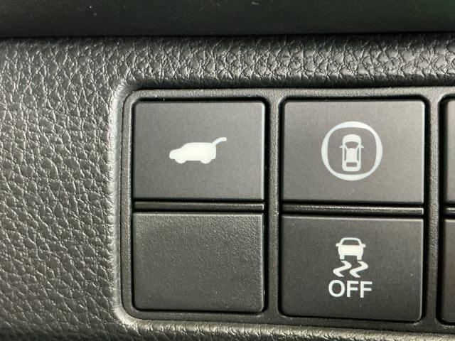 ヴェゼル ｅ：ＨＥＶＰＬａＹ　ナビ　Ｒカメラ　ブルートゥース　フルセグ　衝突被害軽減ブレーキ　カーテンエアバッグ　盗難防止装置　アイドルストップ　Ｐセンサー　ＡＢＳ　ＥＳＣ　フルオートエアコン　シートヒータ　エアバッグ　Ａライト（31枚目）