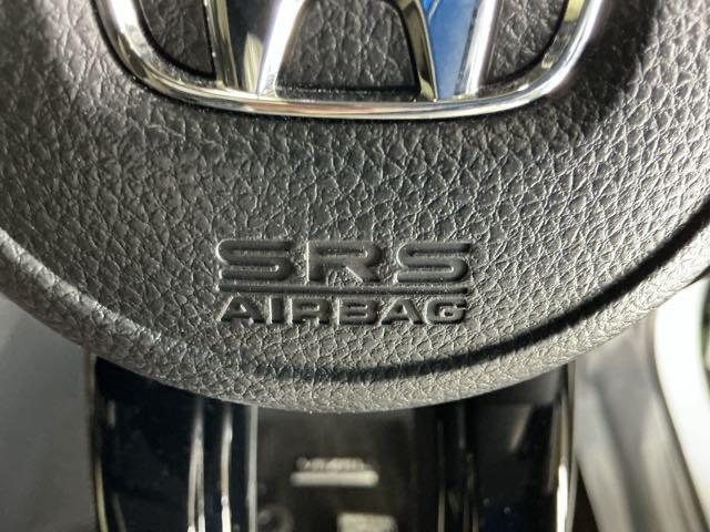 ヴェゼル ｅ：ＨＥＶＰＬａＹ　ナビ　Ｒカメラ　ブルートゥース　フルセグ　衝突被害軽減ブレーキ　カーテンエアバッグ　盗難防止装置　アイドルストップ　Ｐセンサー　ＡＢＳ　ＥＳＣ　フルオートエアコン　シートヒータ　エアバッグ　Ａライト（57枚目）