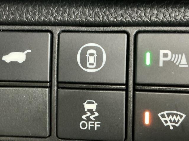 ヴェゼル ｅ：ＨＥＶＰＬａＹ　ナビ　Ｒカメラ　ブルートゥース　フルセグ　衝突被害軽減ブレーキ　カーテンエアバッグ　盗難防止装置　アイドルストップ　Ｐセンサー　ＡＢＳ　ＥＳＣ　フルオートエアコン　シートヒータ　エアバッグ　Ａライト（63枚目）