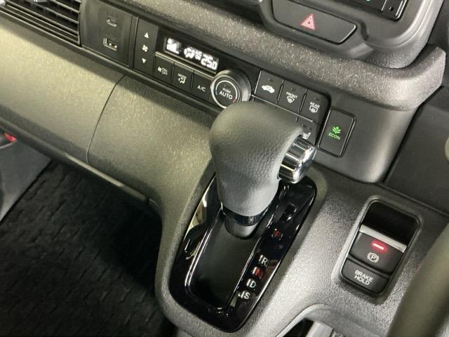 N-BOXカスタム ターボ ナビ Rカメラ ブルートゥース フルセグ イモビライザー 衝突被害軽減 ベンチシート キーフリー Pセンサー ESC パワステ 両席エアバック サイドエアバッグ ターボ車 USB接続 Aライト Bカメ(17枚目)