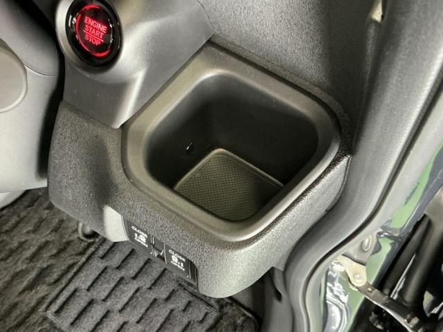 N-BOXカスタム ターボ ナビ Rカメラ ブルートゥース フルセグ イモビライザー 衝突被害軽減 ベンチシート キーフリー Pセンサー ESC パワステ 両席エアバック サイドエアバッグ ターボ車 USB接続 Aライト Bカメ(18枚目)