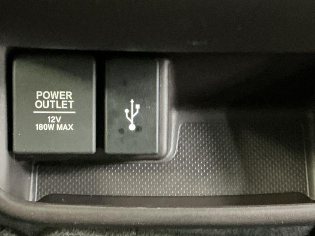 �t�r�a���͒[�q���Ă܂��B�t�r�a��������ڑ����ĉ��y�t�@�C���A�摜�t�@�C���A����t�@�C���Ȃǂ��i�r��ʂŊy���߂܂��@���ꕔ�̃f�B�X�v���C�I�[�f�B�I�A�b�c�`���[�i�[�̏ꍇ�͉��y�t�@�C���݂̂ƂȂ�܂�