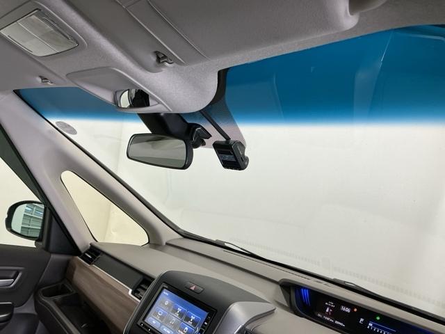 �n�[�t�V�F�C�h�t�����g�E�C���h�E�y�e�K���X��[�̐F�������z�𑕔����Ă��܂��B�L���t�����g�K���X�Ŏ��E���m�ۂ���ῂ������y���A�L�Ɩ����ł͂����Ԃ�Ⴂ�܂���