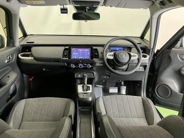 フィット ｅ：ＨＥＶホーム　ドラレコ　ナビ　Ｒカメラ　ブルートゥース　前後誤発進抑制機能　クリソナ　助手席エアバッグ　運転席エアバッグ　アイドリングストップ　ＬＥＤライト　ＵＳＢ接続　バックカメラ　ＡＢＳ　サイドエアバッグ（2枚目）