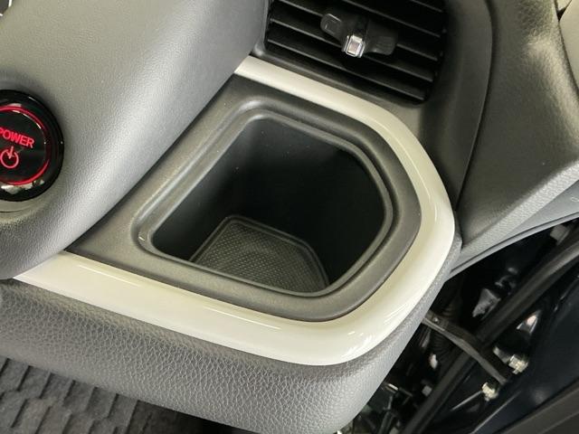 フィット ｅ：ＨＥＶホーム　ドラレコ　ナビ　Ｒカメラ　ブルートゥース　前後誤発進抑制機能　クリソナ　助手席エアバッグ　運転席エアバッグ　アイドリングストップ　ＬＥＤライト　ＵＳＢ接続　バックカメラ　ＡＢＳ　サイドエアバッグ（18枚目）