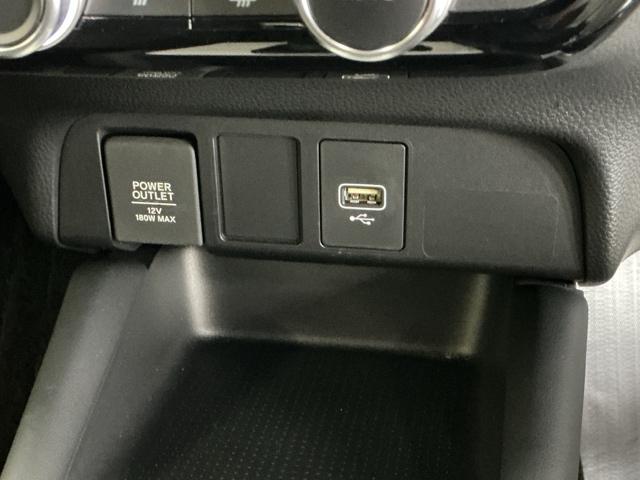 フィット ｅ：ＨＥＶホーム　ドラレコ　ナビ　Ｒカメラ　ブルートゥース　前後誤発進抑制機能　クリソナ　助手席エアバッグ　運転席エアバッグ　アイドリングストップ　ＬＥＤライト　ＵＳＢ接続　バックカメラ　ＡＢＳ　サイドエアバッグ（19枚目）