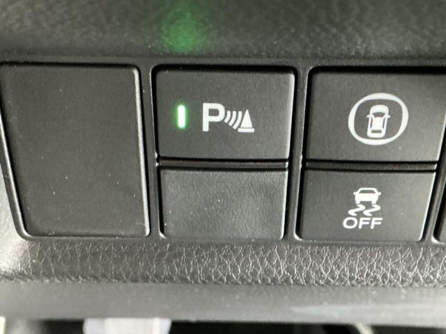 フィット ｅ：ＨＥＶホーム　ドラレコ　ナビ　Ｒカメラ　ブルートゥース　前後誤発進抑制機能　クリソナ　助手席エアバッグ　運転席エアバッグ　アイドリングストップ　ＬＥＤライト　ＵＳＢ接続　バックカメラ　ＡＢＳ　サイドエアバッグ（20枚目）