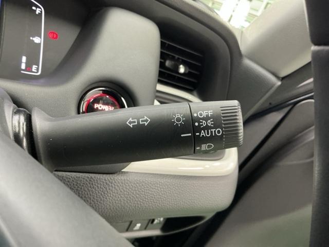 フィット ｅ：ＨＥＶホーム　ドラレコ　ナビ　Ｒカメラ　ブルートゥース　前後誤発進抑制機能　クリソナ　助手席エアバッグ　運転席エアバッグ　アイドリングストップ　ＬＥＤライト　ＵＳＢ接続　バックカメラ　ＡＢＳ　サイドエアバッグ（25枚目）