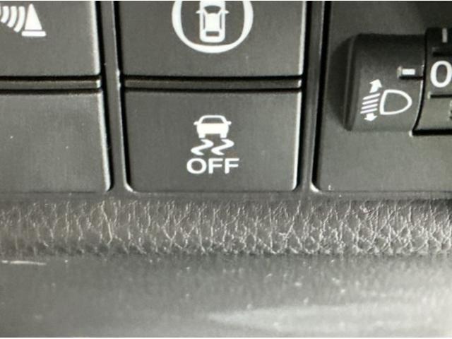 フィット ｅ：ＨＥＶホーム　ドラレコ　ナビ　Ｒカメラ　ブルートゥース　前後誤発進抑制機能　クリソナ　助手席エアバッグ　運転席エアバッグ　アイドリングストップ　ＬＥＤライト　ＵＳＢ接続　バックカメラ　ＡＢＳ　サイドエアバッグ（26枚目）