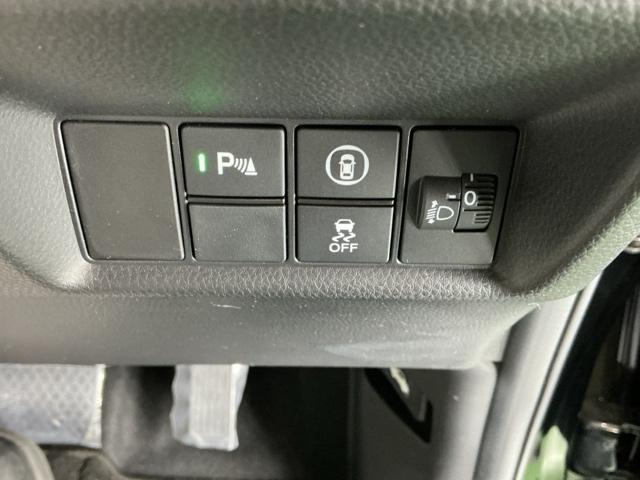 フィット ｅ：ＨＥＶホーム　ドラレコ　ナビ　Ｒカメラ　ブルートゥース　前後誤発進抑制機能　クリソナ　助手席エアバッグ　運転席エアバッグ　アイドリングストップ　ＬＥＤライト　ＵＳＢ接続　バックカメラ　ＡＢＳ　サイドエアバッグ（27枚目）