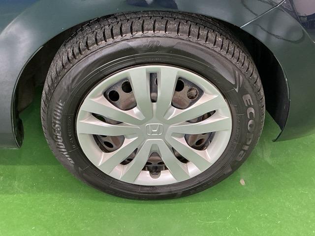 フィット ｅ：ＨＥＶホーム　ドラレコ　ナビ　Ｒカメラ　ブルートゥース　前後誤発進抑制機能　クリソナ　助手席エアバッグ　運転席エアバッグ　アイドリングストップ　ＬＥＤライト　ＵＳＢ接続　バックカメラ　ＡＢＳ　サイドエアバッグ（32枚目）