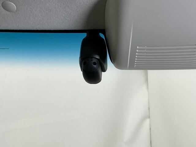 �܂����I�̎��̂��߂Ƀh���C�u���R�[�_�[�������Ă��܂��B�Փ˂����m����ƈ�莞�ԉ摜�������ۑ��ł���̂ň��S�ł�