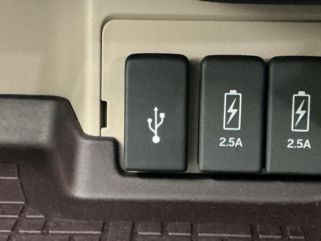 �t�r�a���͒[�q���Ă܂��B�t�r�a��������ڑ����ĉ��y�t�@�C���A�摜�t�@�C���A����t�@�C���Ȃǂ��i�r��ʂŊy���߂܂��@���ꕔ�̃f�B�X�v���C�I�[�f�B�I�A�b�c�`���[�i�[�̏ꍇ�͉��y�t�@�C���݂̂ƂȂ�܂�