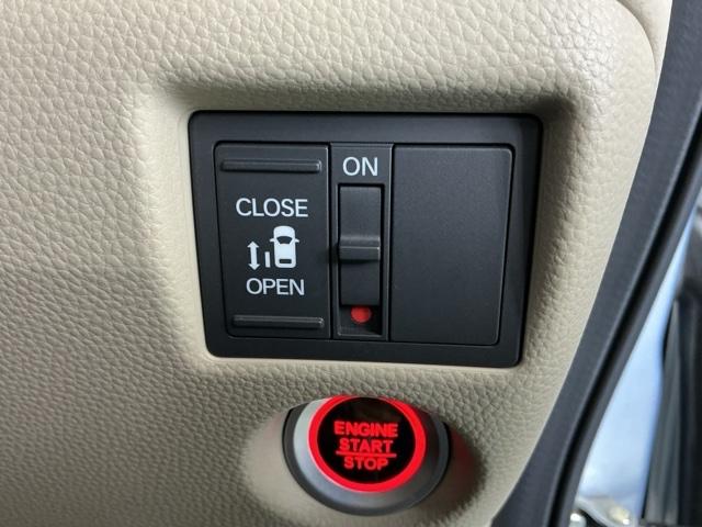 �p���[�X���C�h�h�A�̊J�̓X�}�[�g�L�[�̃����R����h�A�m�u�͖ܘ_�A�^�]�ȑ��̃X�C�b�`����ł��J���ł��A���S�E�ȒP�ł�