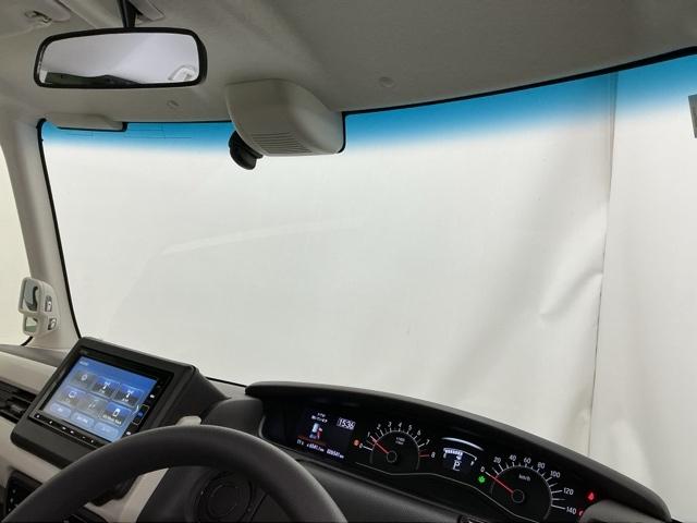 �n�[�t�V�F�C�h�t�����g�E�C���h�E�y�e�K���X��[�̐F�������z�𑕔����Ă��܂��B�L���t�����g�K���X�Ŏ��E���m�ۂ���ῂ������y���A�L�Ɩ����ł͂����Ԃ�Ⴂ�܂���