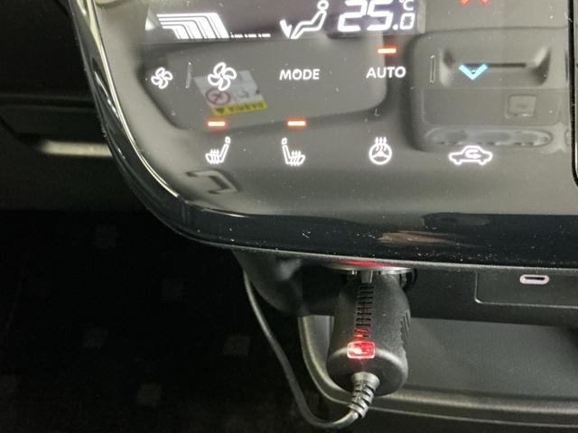 ｅＫクロス ＥＶ Ｐ　ナビ　ブルートゥース　フルセグＴＶ　地デジ　コーナーセンサー　アイドリングストップ　ＬＥＤライト　ＥＴＣ　オートライト　シートヒーター　フルオートエアコン　スマートキー　記録簿　盗難防止システム（13枚目）