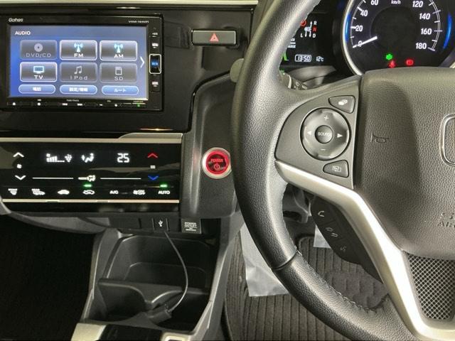 フィットハイブリッド Ｌホンダセンシング　ドラレコ　ナビ　Ｒカメラ　ブルートゥース　軽減ブレーキ　ＬＥＤ　サイドＳＲＳ　横滑り防止　ドライブレコーダー　フルセグテレビ　記録簿　パワーステアリング　盗難防止装置　オートクルーズ　ＥＴＣ車載器（3枚目）