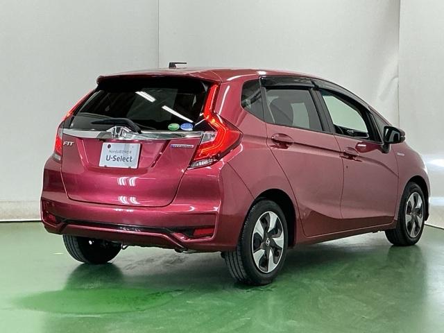 フィットハイブリッド Ｌホンダセンシング　ドラレコ　ナビ　Ｒカメラ　ブルートゥース　軽減ブレーキ　ＬＥＤ　サイドＳＲＳ　横滑り防止　ドライブレコーダー　フルセグテレビ　記録簿　パワーステアリング　盗難防止装置　オートクルーズ　ＥＴＣ車載器（8枚目）