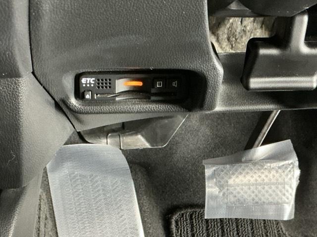 フィットハイブリッド Ｌホンダセンシング　ドラレコ　ナビ　Ｒカメラ　ブルートゥース　軽減ブレーキ　ＬＥＤ　サイドＳＲＳ　横滑り防止　ドライブレコーダー　フルセグテレビ　記録簿　パワーステアリング　盗難防止装置　オートクルーズ　ＥＴＣ車載器（14枚目）