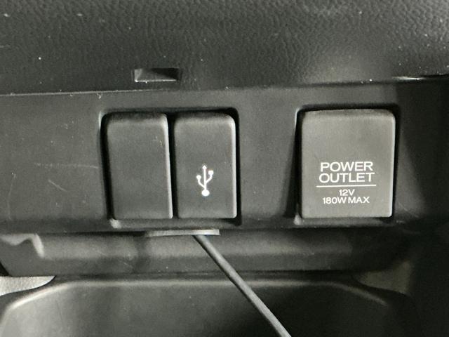 フィットハイブリッド Ｌホンダセンシング　ドラレコ　ナビ　Ｒカメラ　ブルートゥース　軽減ブレーキ　ＬＥＤ　サイドＳＲＳ　横滑り防止　ドライブレコーダー　フルセグテレビ　記録簿　パワーステアリング　盗難防止装置　オートクルーズ　ＥＴＣ車載器（18枚目）