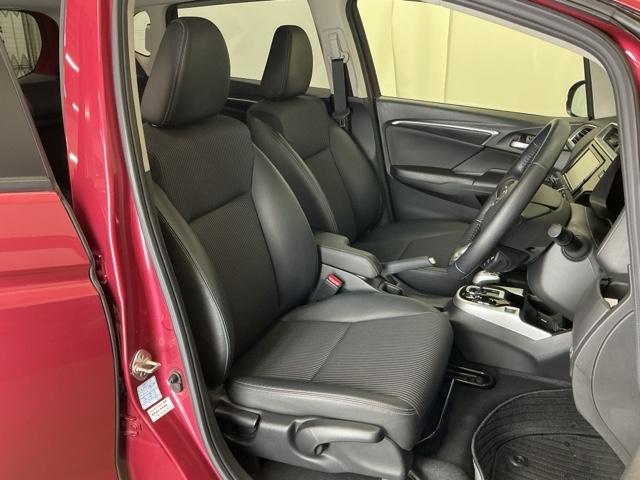 フィットハイブリッド Ｌホンダセンシング　ドラレコ　ナビ　Ｒカメラ　ブルートゥース　軽減ブレーキ　ＬＥＤ　サイドＳＲＳ　横滑り防止　ドライブレコーダー　フルセグテレビ　記録簿　パワーステアリング　盗難防止装置　オートクルーズ　ＥＴＣ車載器（19枚目）