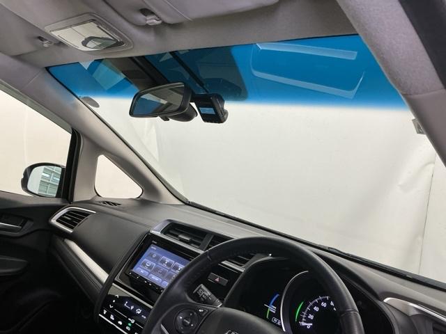 フィットハイブリッド Ｌホンダセンシング　ドラレコ　ナビ　Ｒカメラ　ブルートゥース　軽減ブレーキ　ＬＥＤ　サイドＳＲＳ　横滑り防止　ドライブレコーダー　フルセグテレビ　記録簿　パワーステアリング　盗難防止装置　オートクルーズ　ＥＴＣ車載器（27枚目）