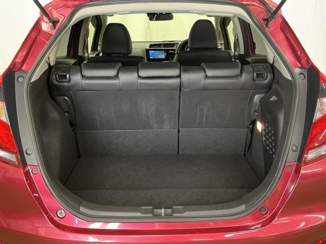 フィットハイブリッド Ｌホンダセンシング　ドラレコ　ナビ　Ｒカメラ　ブルートゥース　軽減ブレーキ　ＬＥＤ　サイドＳＲＳ　横滑り防止　ドライブレコーダー　フルセグテレビ　記録簿　パワーステアリング　盗難防止装置　オートクルーズ　ＥＴＣ車載器（28枚目）