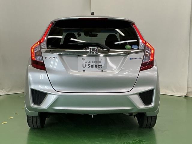 フィットハイブリッド Ｌパッケージ　ナビ　Ｒカメラ　ブルートゥース　フルセグ　サイドエアバック　ＤＶＤ再生　ＬＥＤ　ＥＣＯＮ　バックカメラ　オートクルーズコントロール　イモビライザー　ＥＴＣ　ＥＳＣ　ＡＵＴＯエアコン　ＡＢＳ　キーフリー（9枚目）