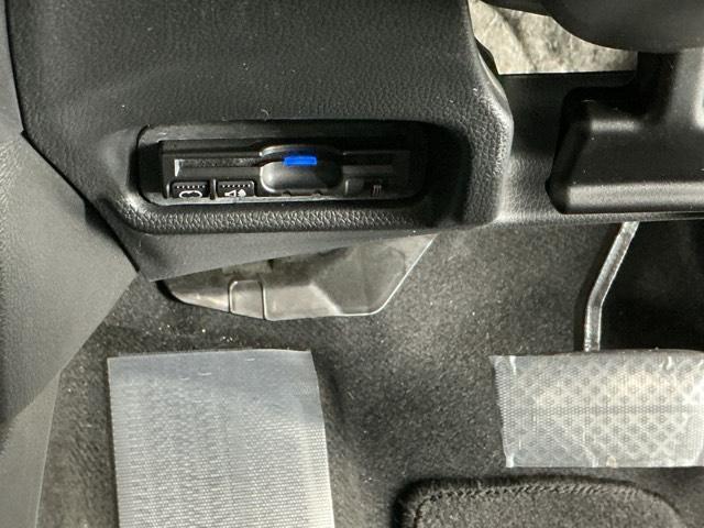 フィットハイブリッド Ｌパッケージ　ナビ　Ｒカメラ　ブルートゥース　フルセグ　サイドエアバック　ＤＶＤ再生　ＬＥＤ　ＥＣＯＮ　バックカメラ　オートクルーズコントロール　イモビライザー　ＥＴＣ　ＥＳＣ　ＡＵＴＯエアコン　ＡＢＳ　キーフリー（13枚目）