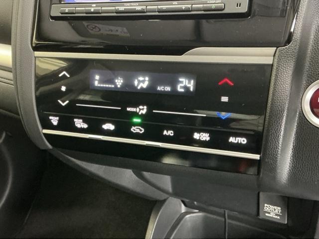 フィットハイブリッド Ｌパッケージ　ナビ　Ｒカメラ　ブルートゥース　フルセグ　サイドエアバック　ＤＶＤ再生　ＬＥＤ　ＥＣＯＮ　バックカメラ　オートクルーズコントロール　イモビライザー　ＥＴＣ　ＥＳＣ　ＡＵＴＯエアコン　ＡＢＳ　キーフリー（14枚目）