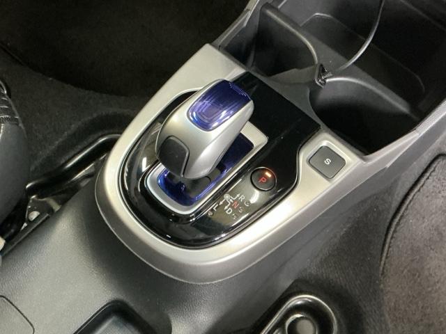 フィットハイブリッド Ｌパッケージ　ナビ　Ｒカメラ　ブルートゥース　フルセグ　サイドエアバック　ＤＶＤ再生　ＬＥＤ　ＥＣＯＮ　バックカメラ　オートクルーズコントロール　イモビライザー　ＥＴＣ　ＥＳＣ　ＡＵＴＯエアコン　ＡＢＳ　キーフリー（15枚目）
