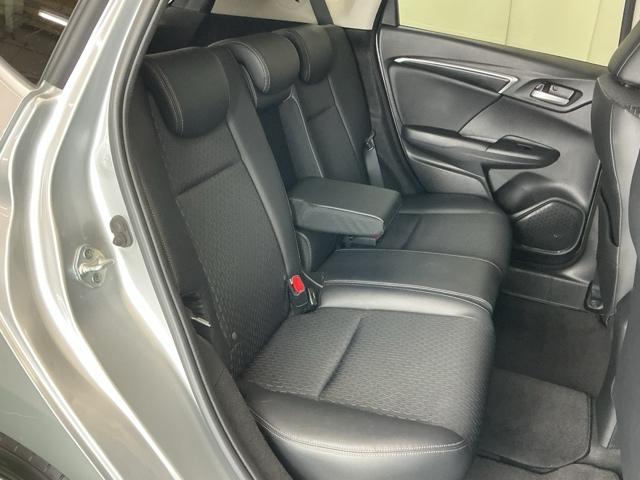 フィットハイブリッド Ｌパッケージ　ナビ　Ｒカメラ　ブルートゥース　フルセグ　サイドエアバック　ＤＶＤ再生　ＬＥＤ　ＥＣＯＮ　バックカメラ　オートクルーズコントロール　イモビライザー　ＥＴＣ　ＥＳＣ　ＡＵＴＯエアコン　ＡＢＳ　キーフリー（18枚目）