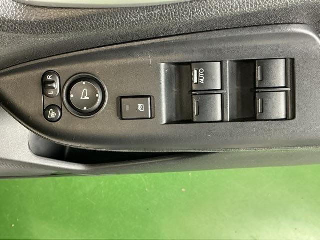 フィットハイブリッド Ｌパッケージ　ナビ　Ｒカメラ　ブルートゥース　フルセグ　サイドエアバック　ＤＶＤ再生　ＬＥＤ　ＥＣＯＮ　バックカメラ　オートクルーズコントロール　イモビライザー　ＥＴＣ　ＥＳＣ　ＡＵＴＯエアコン　ＡＢＳ　キーフリー（48枚目）