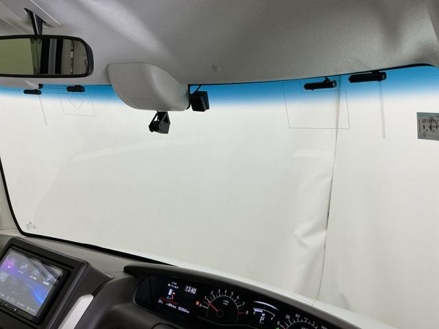 �n�[�t�V�F�C�h�t�����g�E�C���h�E�y�e�K���X��[�̐F�������z�𑕔����Ă��܂��B�L���t�����g�K���X�Ŏ��E���m�ۂ���ῂ������y���A�L�Ɩ����ł͂����Ԃ�Ⴂ�܂���