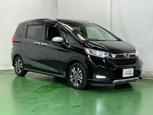 フリード クロスター・ホンダセンシング　ナビ　Ｒカメラ　ブルートゥース　フルセグ　両ＰＳＤ　ＵＳＢポート　地デジ　エアバック　Ｉストップ　ＶＳＡ　リヤカメラ　３列シート　整備記録簿　ＤＶＤ再生　イモビライザー　キーフリー　パワステ　クルコン（7枚目）