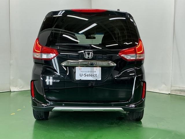 フリード クロスター・ホンダセンシング　ナビ　Ｒカメラ　ブルートゥース　フルセグ　両ＰＳＤ　ＵＳＢポート　地デジ　エアバック　Ｉストップ　ＶＳＡ　リヤカメラ　３列シート　整備記録簿　ＤＶＤ再生　イモビライザー　キーフリー　パワステ　クルコン（9枚目）
