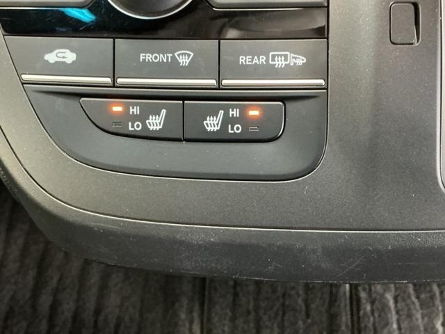 フリード クロスター・ホンダセンシング　ナビ　Ｒカメラ　ブルートゥース　フルセグ　両ＰＳＤ　ＵＳＢポート　地デジ　エアバック　Ｉストップ　ＶＳＡ　リヤカメラ　３列シート　整備記録簿　ＤＶＤ再生　イモビライザー　キーフリー　パワステ　クルコン（14枚目）