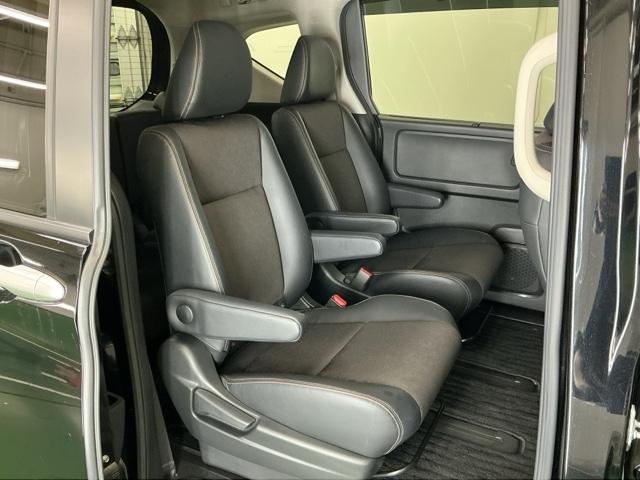 フリード クロスター・ホンダセンシング　ナビ　Ｒカメラ　ブルートゥース　フルセグ　両ＰＳＤ　ＵＳＢポート　地デジ　エアバック　Ｉストップ　ＶＳＡ　リヤカメラ　３列シート　整備記録簿　ＤＶＤ再生　イモビライザー　キーフリー　パワステ　クルコン（21枚目）