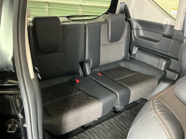 フリード クロスター・ホンダセンシング　ナビ　Ｒカメラ　ブルートゥース　フルセグ　両ＰＳＤ　ＵＳＢポート　地デジ　エアバック　Ｉストップ　ＶＳＡ　リヤカメラ　３列シート　整備記録簿　ＤＶＤ再生　イモビライザー　キーフリー　パワステ　クルコン（22枚目）