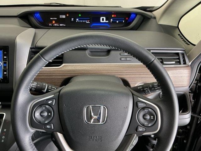 フリード クロスター・ホンダセンシング　ナビ　Ｒカメラ　ブルートゥース　フルセグ　両ＰＳＤ　ＵＳＢポート　地デジ　エアバック　Ｉストップ　ＶＳＡ　リヤカメラ　３列シート　整備記録簿　ＤＶＤ再生　イモビライザー　キーフリー　パワステ　クルコン（23枚目）