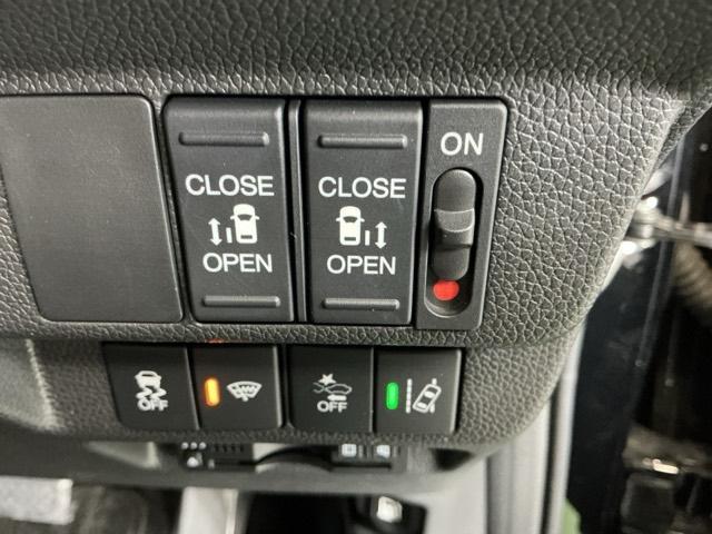 フリード クロスター・ホンダセンシング　ナビ　Ｒカメラ　ブルートゥース　フルセグ　両ＰＳＤ　ＵＳＢポート　地デジ　エアバック　Ｉストップ　ＶＳＡ　リヤカメラ　３列シート　整備記録簿　ＤＶＤ再生　イモビライザー　キーフリー　パワステ　クルコン（25枚目）