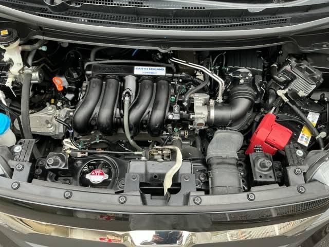 フリード クロスター・ホンダセンシング　ナビ　Ｒカメラ　ブルートゥース　フルセグ　両ＰＳＤ　ＵＳＢポート　地デジ　エアバック　Ｉストップ　ＶＳＡ　リヤカメラ　３列シート　整備記録簿　ＤＶＤ再生　イモビライザー　キーフリー　パワステ　クルコン（32枚目）