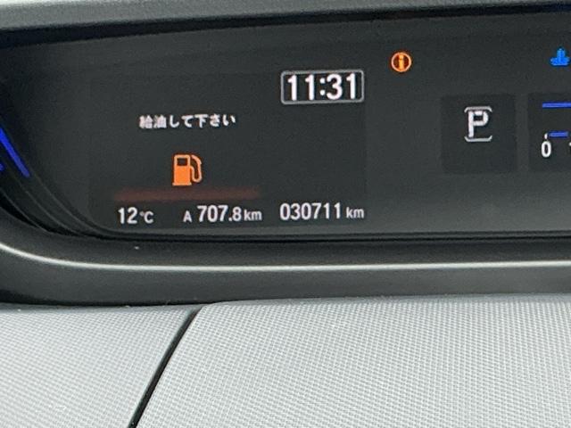 フリード クロスター・ホンダセンシング　ナビ　Ｒカメラ　ブルートゥース　フルセグ　両ＰＳＤ　ＵＳＢポート　地デジ　エアバック　Ｉストップ　ＶＳＡ　リヤカメラ　３列シート　整備記録簿　ＤＶＤ再生　イモビライザー　キーフリー　パワステ　クルコン（34枚目）