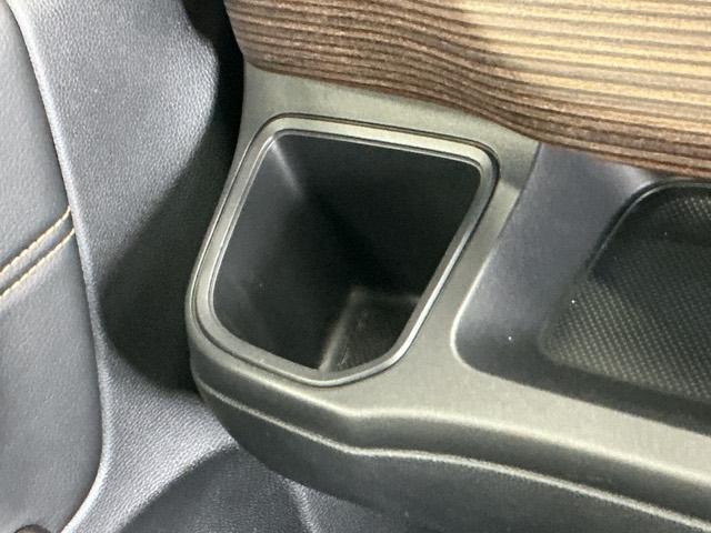 フリード クロスター・ホンダセンシング　ナビ　Ｒカメラ　ブルートゥース　フルセグ　両ＰＳＤ　ＵＳＢポート　地デジ　エアバック　Ｉストップ　ＶＳＡ　リヤカメラ　３列シート　整備記録簿　ＤＶＤ再生　イモビライザー　キーフリー　パワステ　クルコン（56枚目）